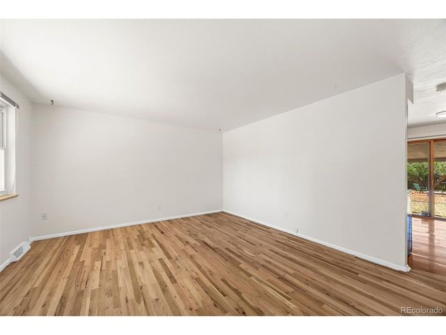 933 S Jamaica St, Aurora, CO 80012