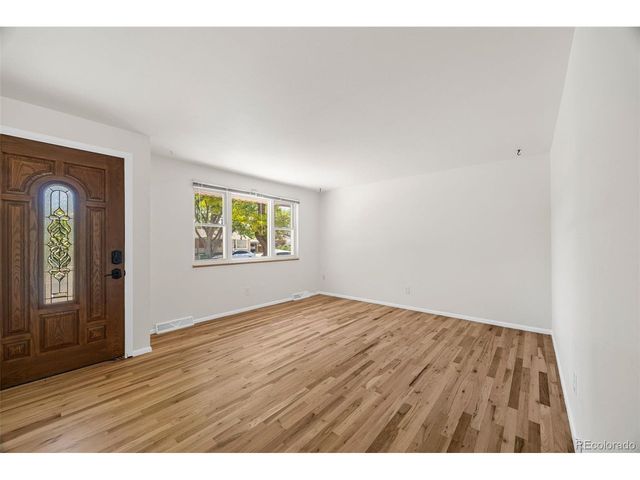 933 S Jamaica St, Aurora, CO 80012