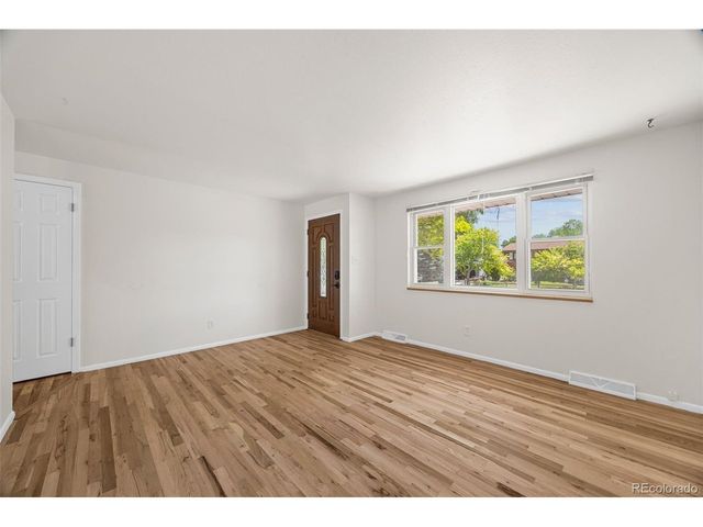 933 S Jamaica St, Aurora, CO 80012
