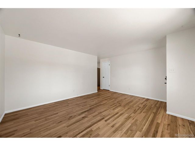 933 S Jamaica St, Aurora, CO 80012