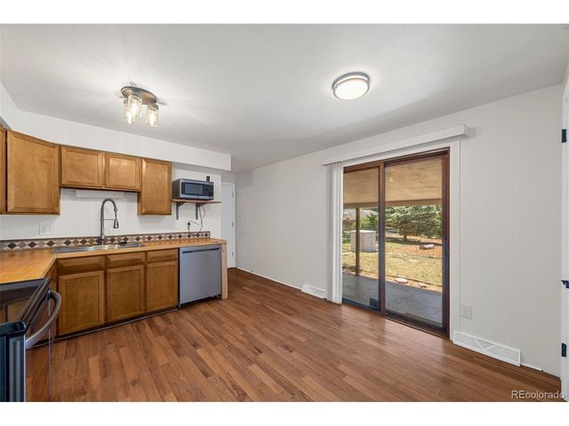 933 S Jamaica St, Aurora, CO 80012