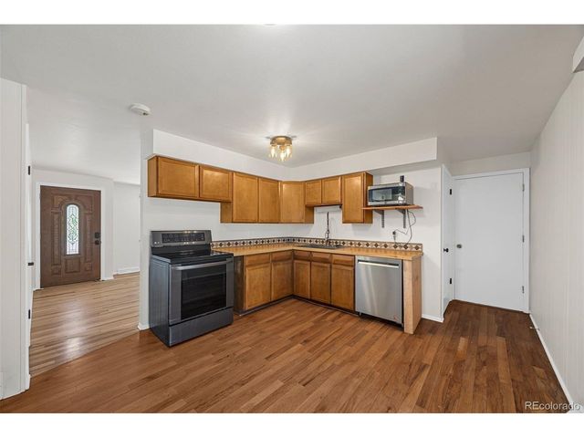 933 S Jamaica St, Aurora, CO 80012