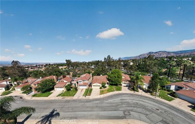 28958 Shadow Creek, Highland, CA 92346