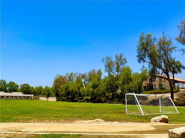 28958 Shadow Creek, Highland, CA 92346
