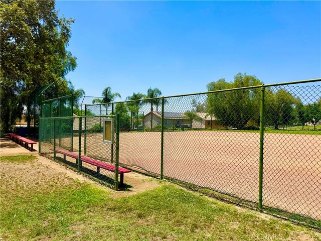 28958 Shadow Creek, Highland, CA 92346