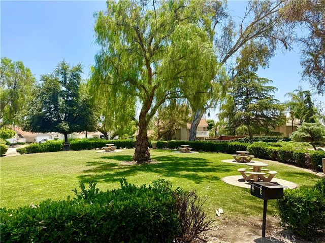 28958 Shadow Creek, Highland, CA 92346