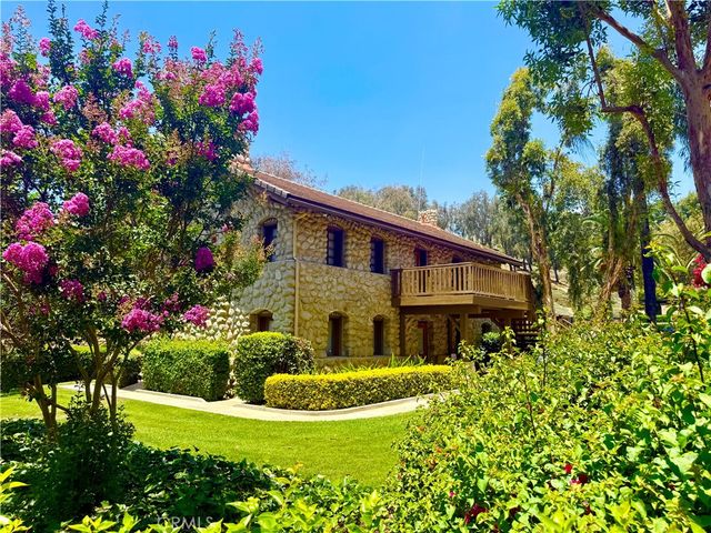 28958 Shadow Creek, Highland, CA 92346