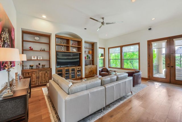 701 Hurst Creek RD, Lakeway, TX 78734