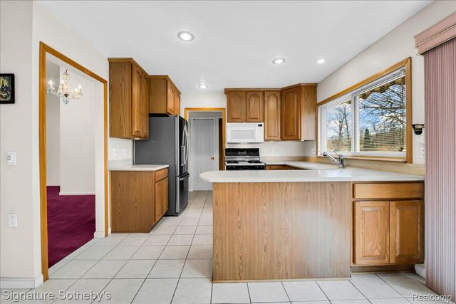 14418 Gary Lane, Livonia, MI 48154