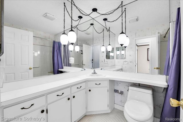 14418 Gary Lane, Livonia, MI 48154