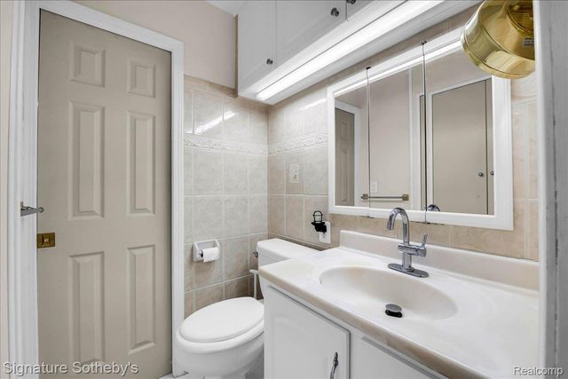 14418 Gary Lane, Livonia, MI 48154