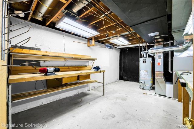 14418 Gary Lane, Livonia, MI 48154