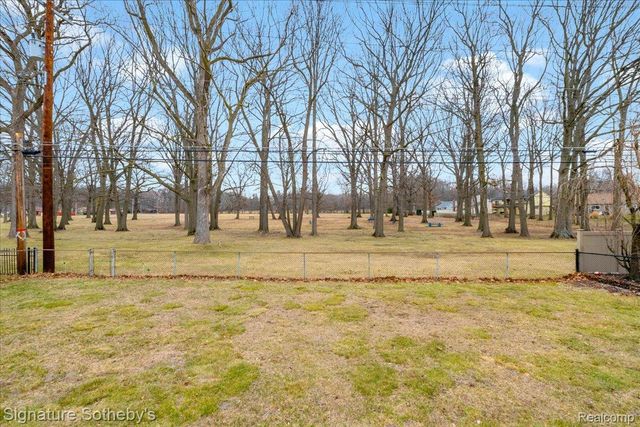 14418 Gary Lane, Livonia, MI 48154