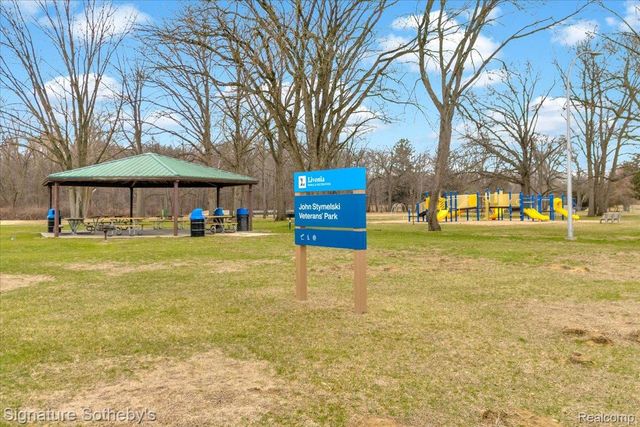 14418 Gary Lane, Livonia, MI 48154