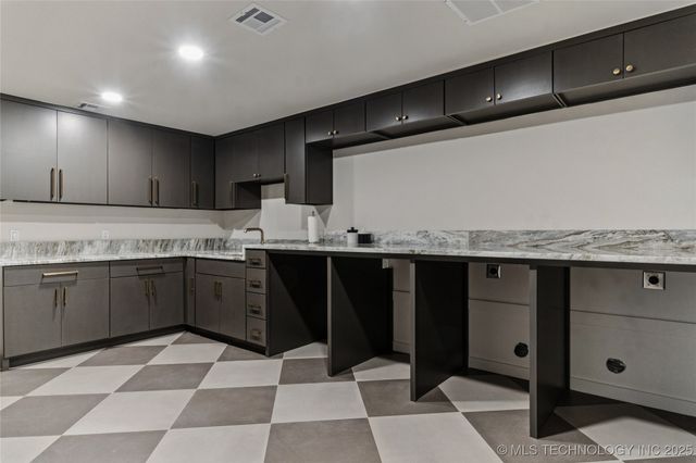 4717 S Atlanta Place, Tulsa, OK 74105