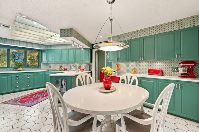 31 Hancock Hill Dr, Worcester, MA 01609