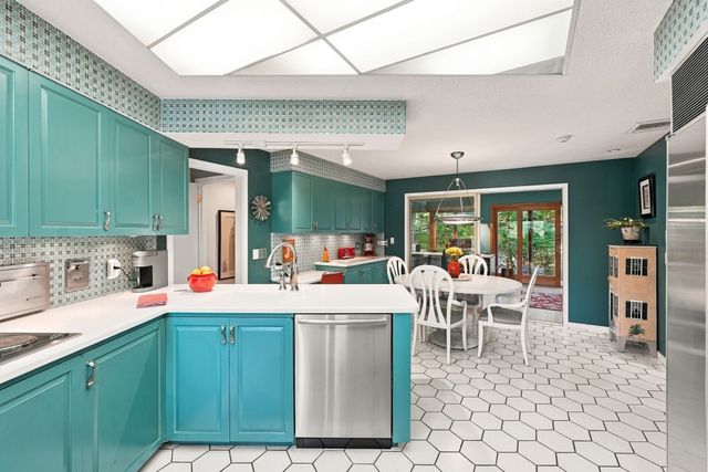 31 Hancock Hill Dr, Worcester, MA 01609