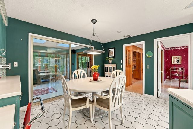 31 Hancock Hill Dr, Worcester, MA 01609