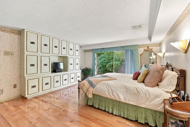 31 Hancock Hill Dr, Worcester, MA 01609