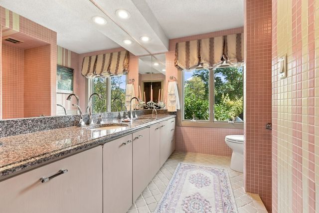 31 Hancock Hill Dr, Worcester, MA 01609