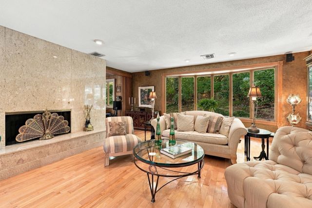 31 Hancock Hill Dr, Worcester, MA 01609