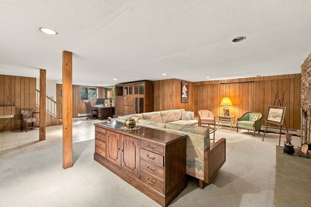31 Hancock Hill Dr, Worcester, MA 01609
