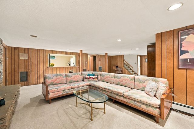 31 Hancock Hill Dr, Worcester, MA 01609