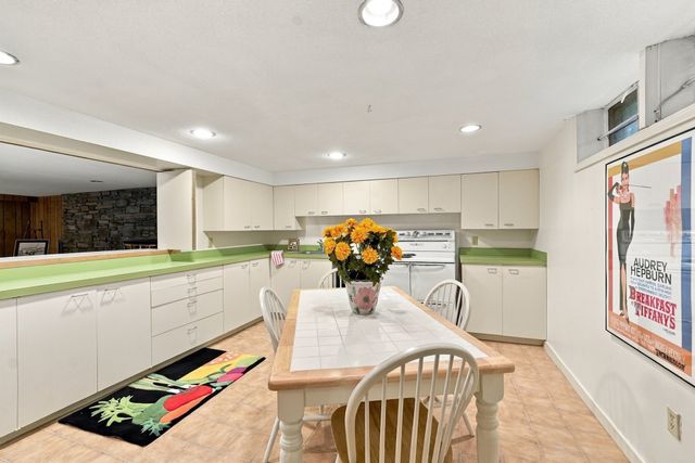 31 Hancock Hill Dr, Worcester, MA 01609