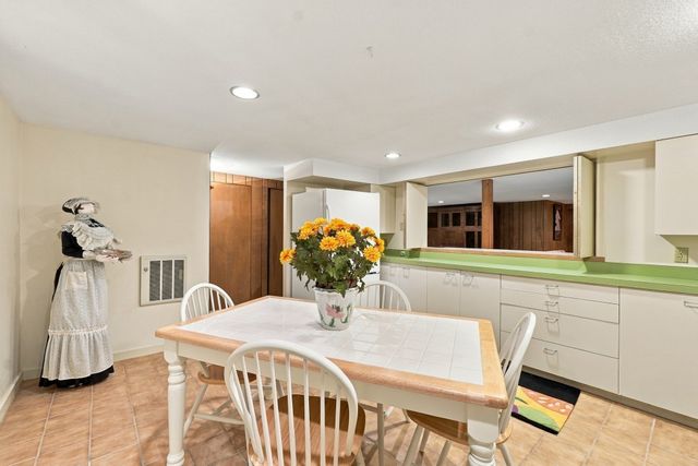 31 Hancock Hill Dr, Worcester, MA 01609