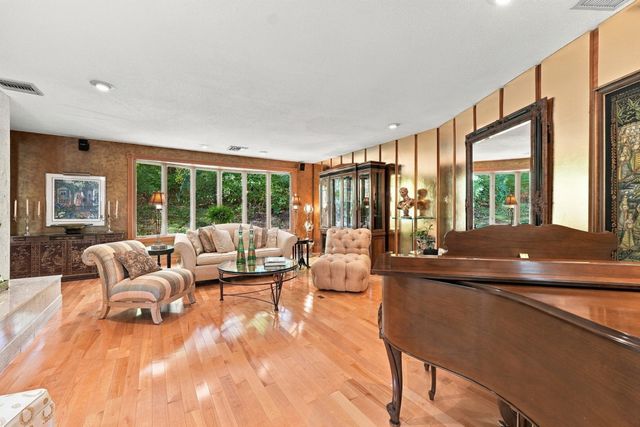 31 Hancock Hill Dr, Worcester, MA 01609
