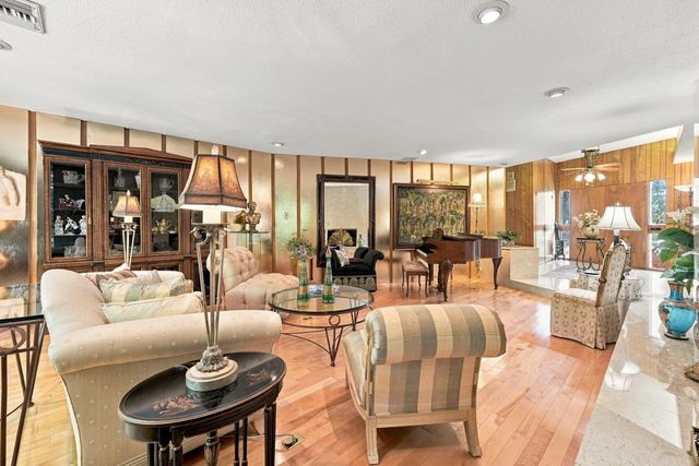 31 Hancock Hill Dr, Worcester, MA 01609