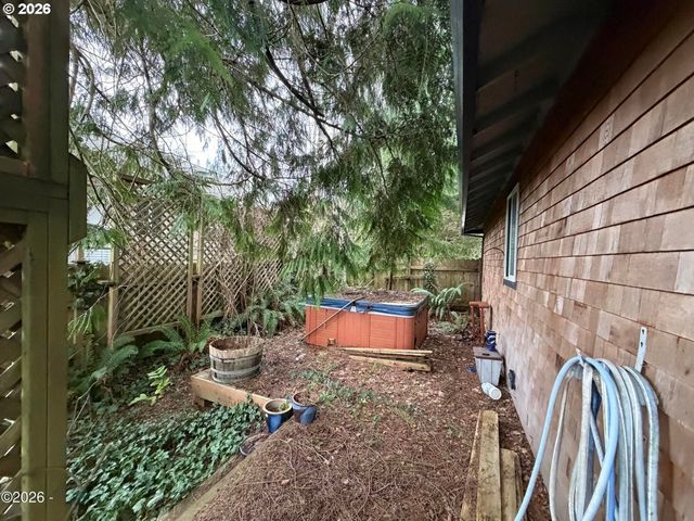 119 S LAGOON St, Rockaway Beach, OR 97136