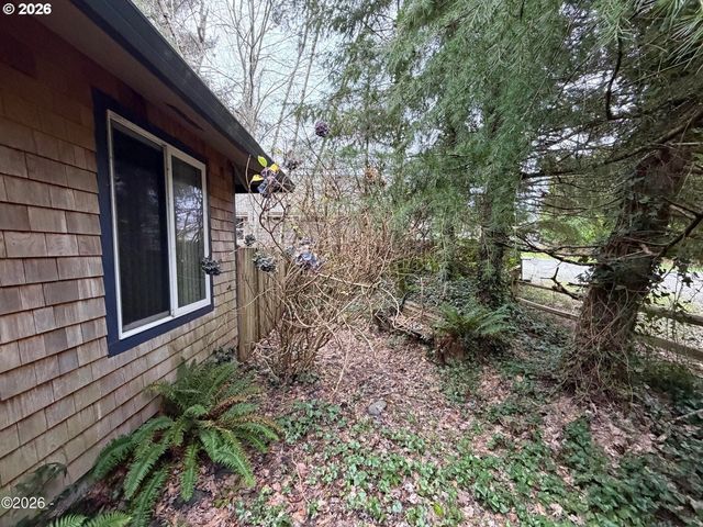 119 S LAGOON St, Rockaway Beach, OR 97136