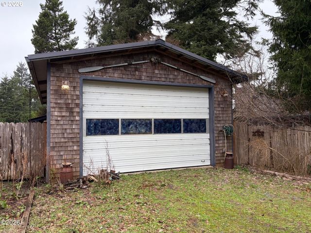 119 S LAGOON St, Rockaway Beach, OR 97136