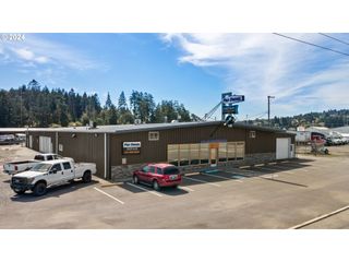 225 W LOCKHART Ave, Coos Bay, OR 97420