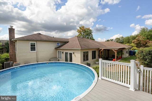 4914 KILLINGTON DR, Harrisburg, PA 17112