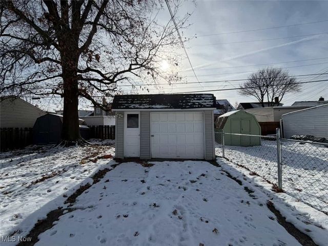 6315 Charles Avenue, Parma, OH 44129