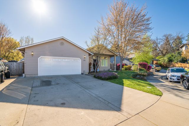 1711 Blue Moon Lane, Grants Pass, OR 97527