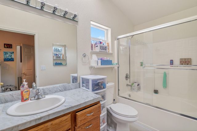 1711 Blue Moon Lane, Grants Pass, OR 97527