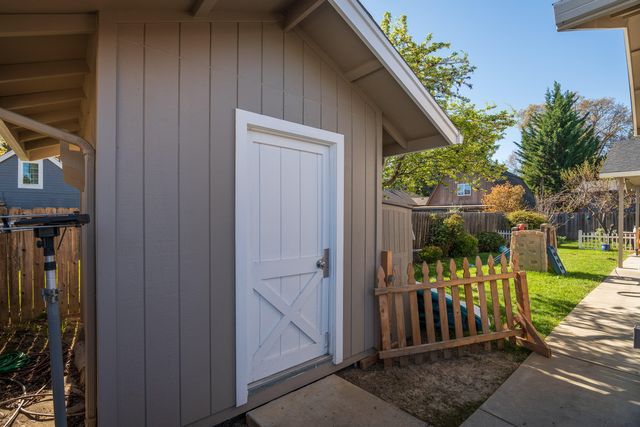 1711 Blue Moon Lane, Grants Pass, OR 97527