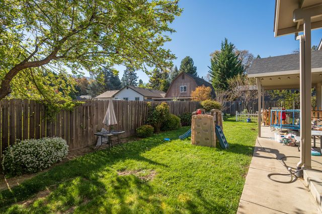 1711 Blue Moon Lane, Grants Pass, OR 97527