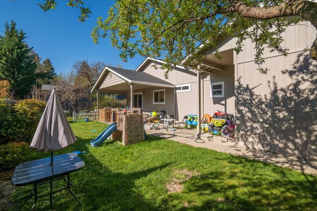 1711 Blue Moon Lane, Grants Pass, OR 97527