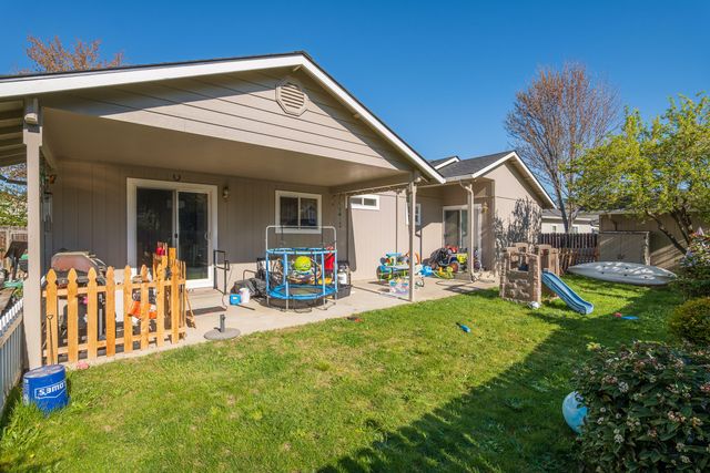 1711 Blue Moon Lane, Grants Pass, OR 97527