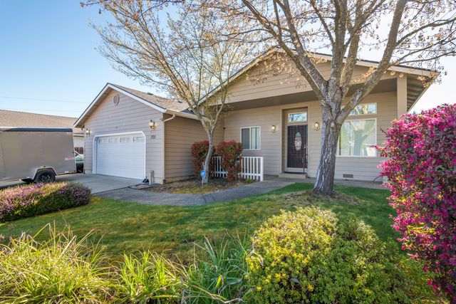 1711 Blue Moon Lane, Grants Pass, OR 97527