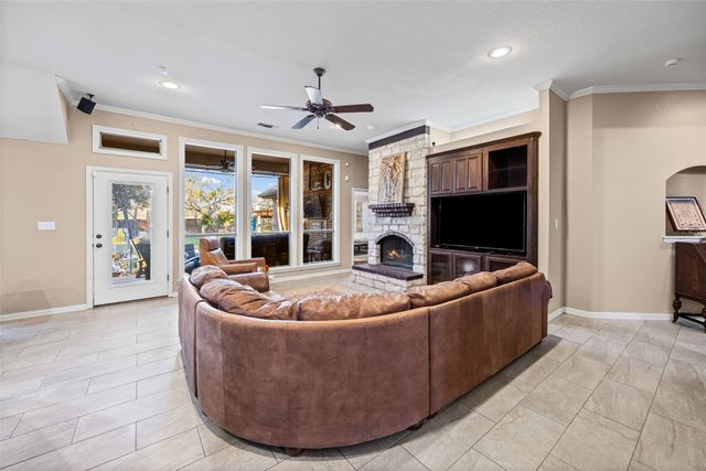 106 Manor Court N, Willow Park, TX 76087