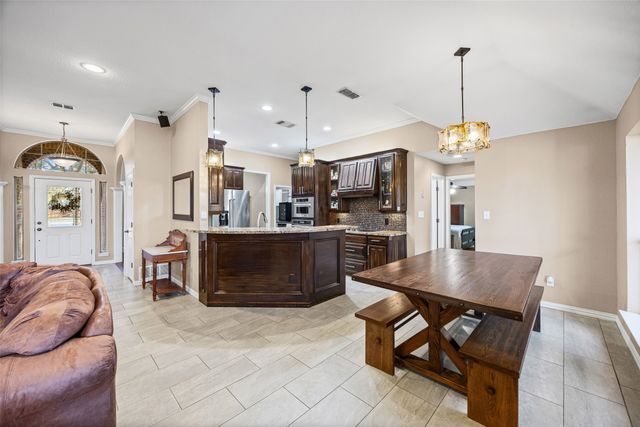 106 Manor Court N, Willow Park, TX 76087