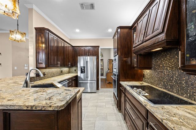 106 Manor Court N, Willow Park, TX 76087