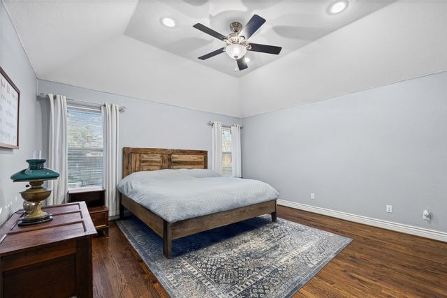 106 Manor Court N, Willow Park, TX 76087