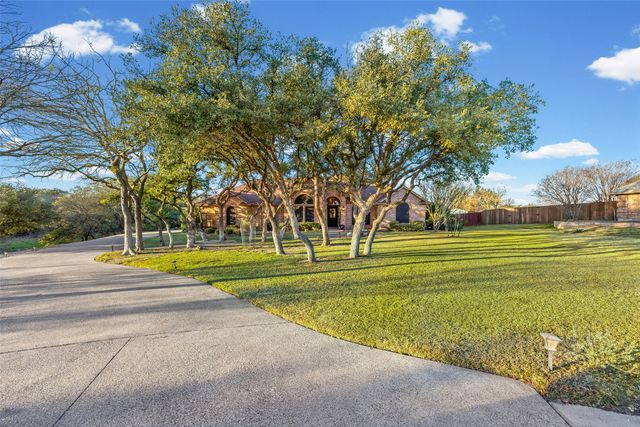 106 Manor Court N, Willow Park, TX 76087