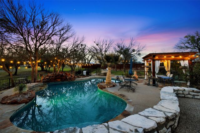 106 Manor Court N, Willow Park, TX 76087